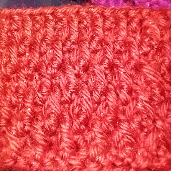 Set of 2 crocheted flower headband ear warmers earmuffs red pink - Picture 8 of 9